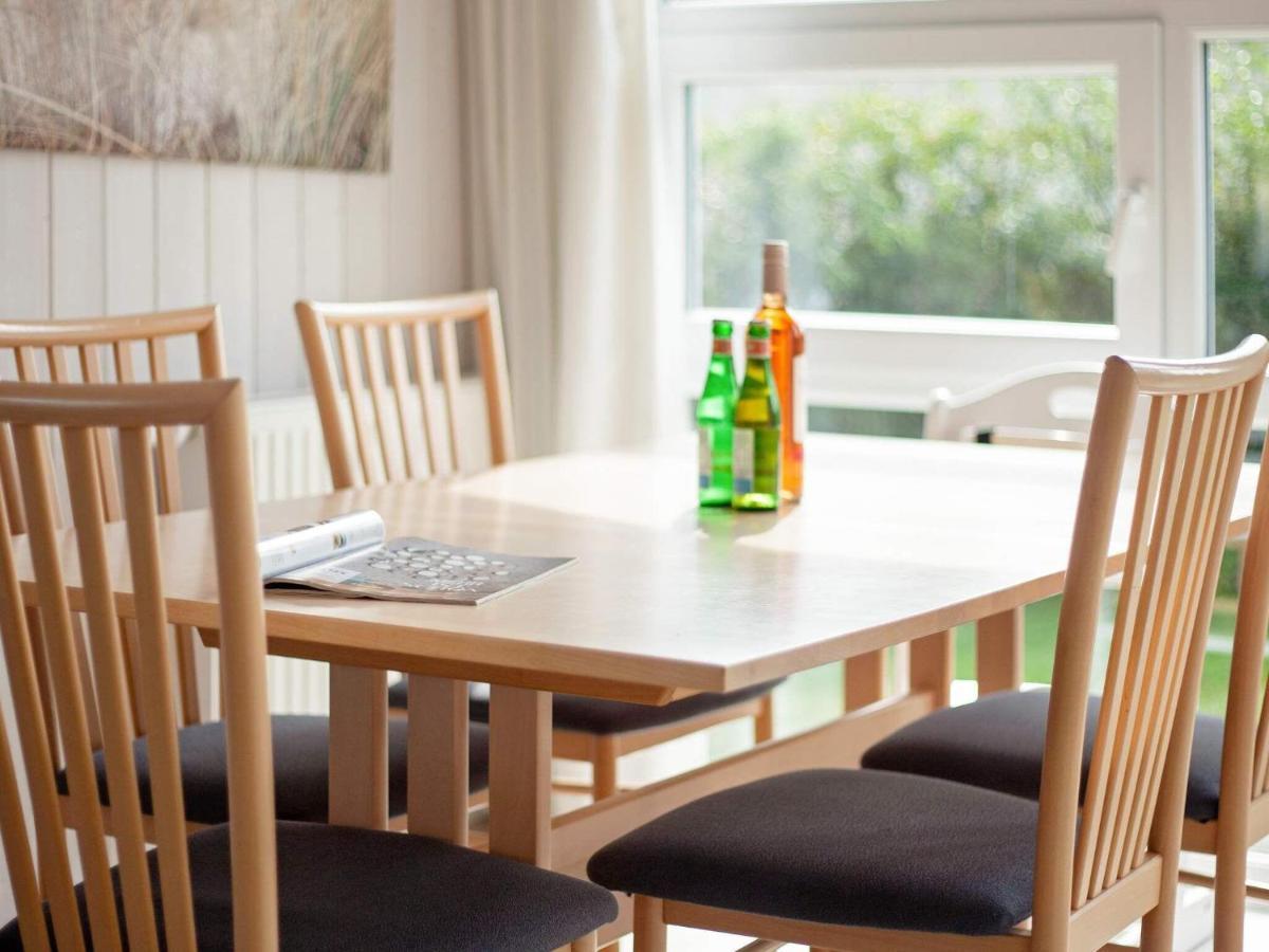 6 Person Holiday Home In Grömitz Esterno foto